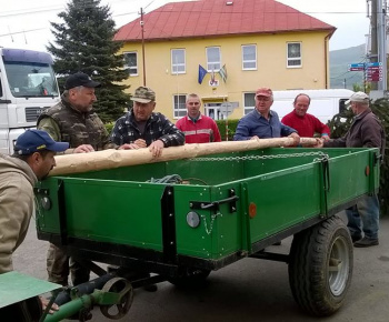 Fotogaléria podujatí / Stavanie mája